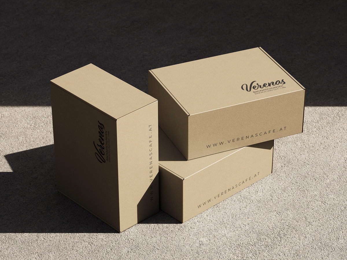 drei Versandboxen mit Verenas Logo