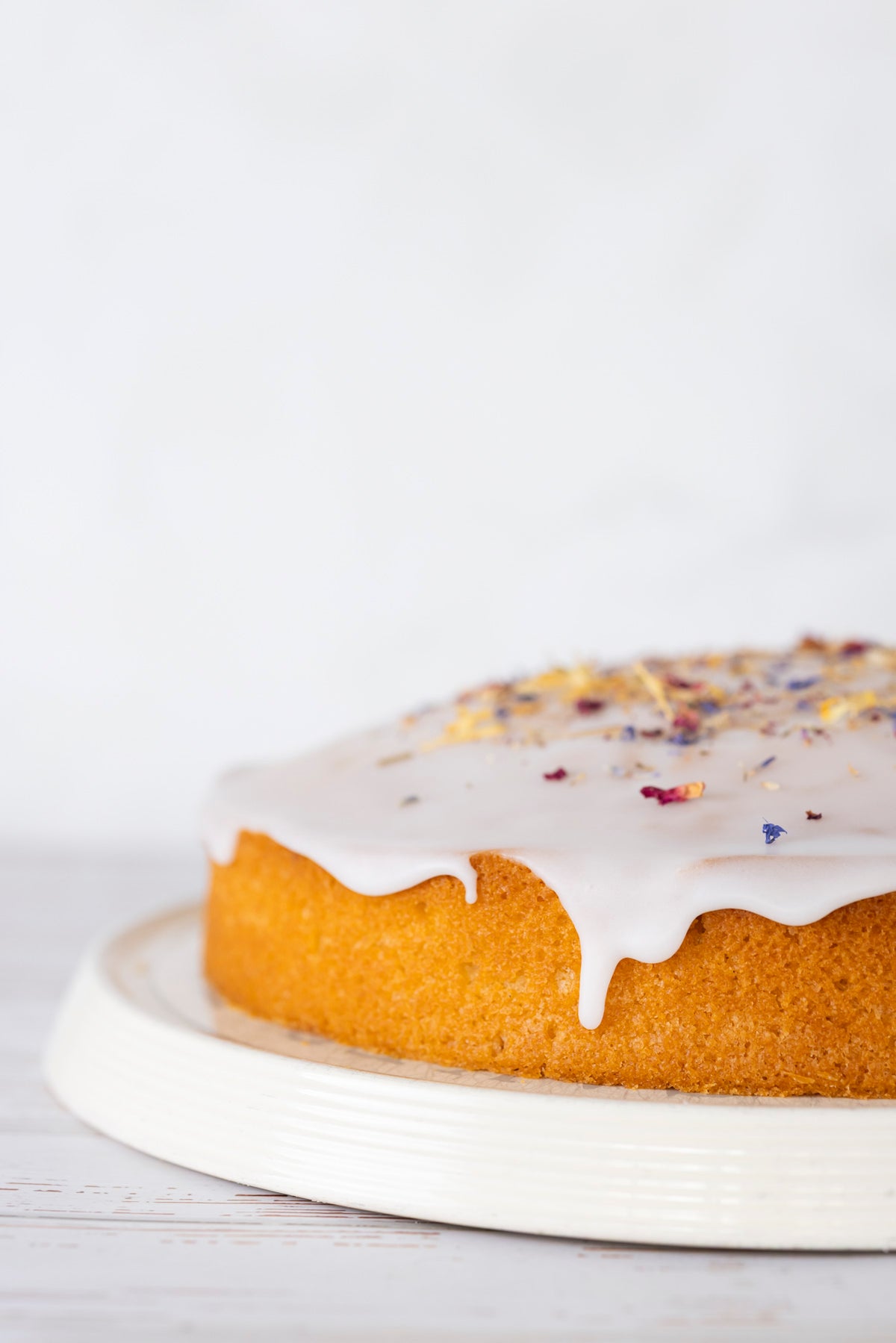 Veganer Zitronenkuchen mit Zitronenglasur